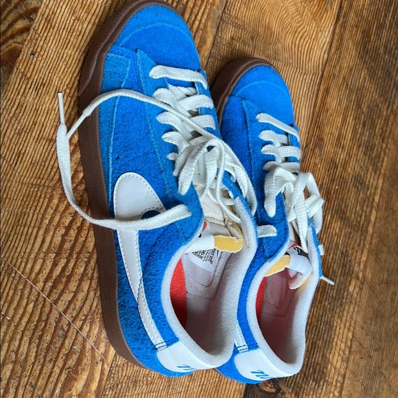Nike Blue and White Retro Sneakers - Picture 3 of 7